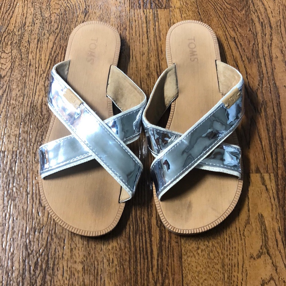 Toms Silver Specchio Youth Viv Silver Sandal size 4